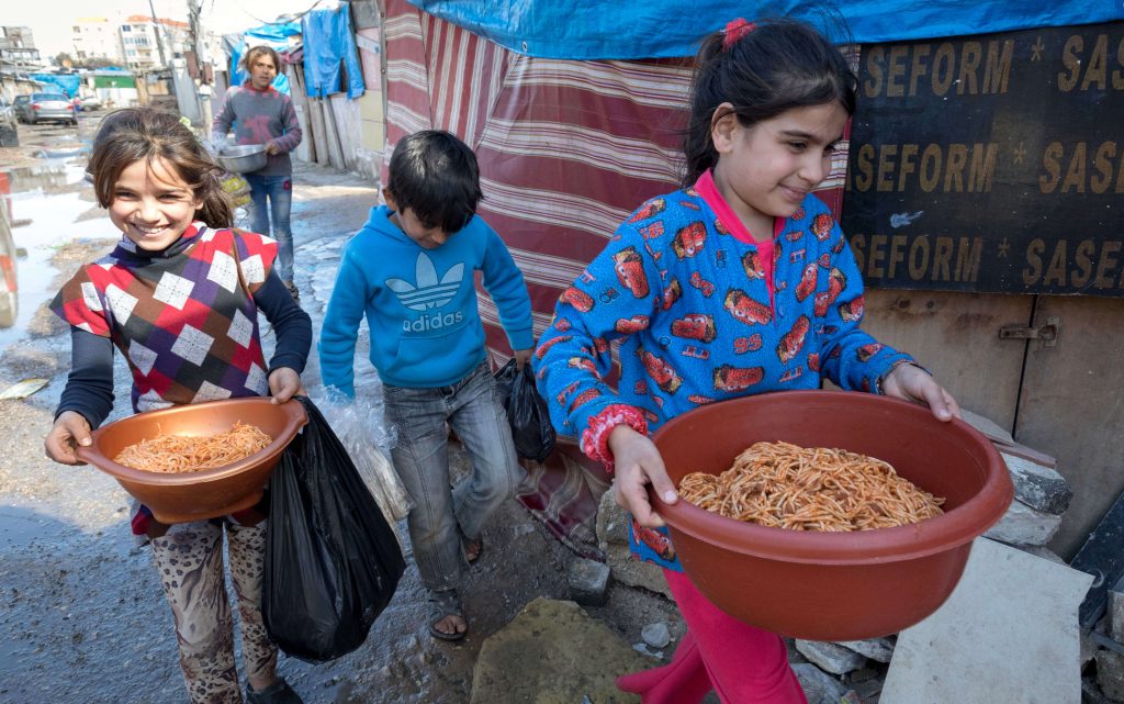 Kids receiving hot meals